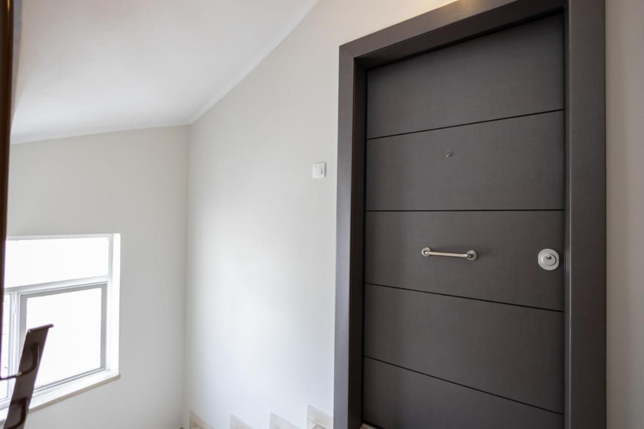 Live Like A Local In A Stylish Home! *