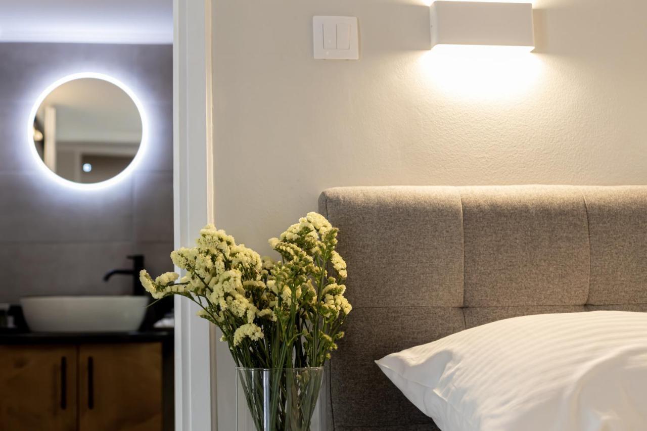 Live Like A Local In A Stylish Home! Athens